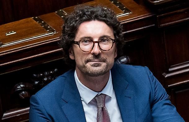 Continuità territoriale, boccata d’ossigeno per i sardi: Toninelli firma il decreto per il nuovo bando