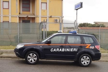 Ubriaco alla guida di un’apixedda minaccia i carabinieri: arrestato a Gesturi