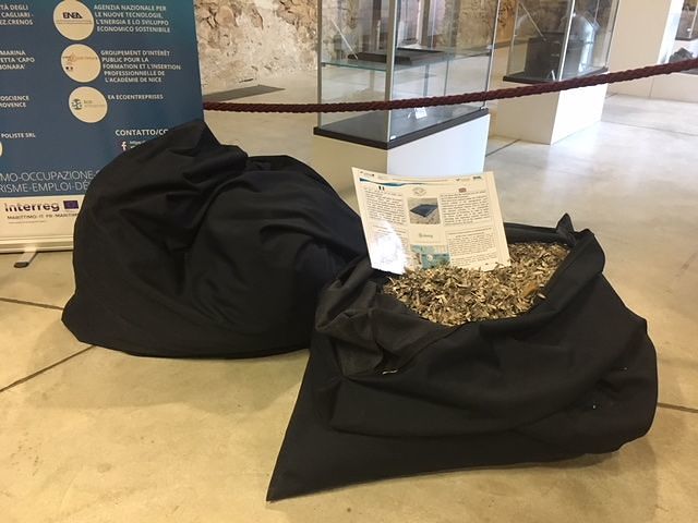 Turismo più sostenibile a Villasimius: la posidonia diventa un cuscino da spiaggia