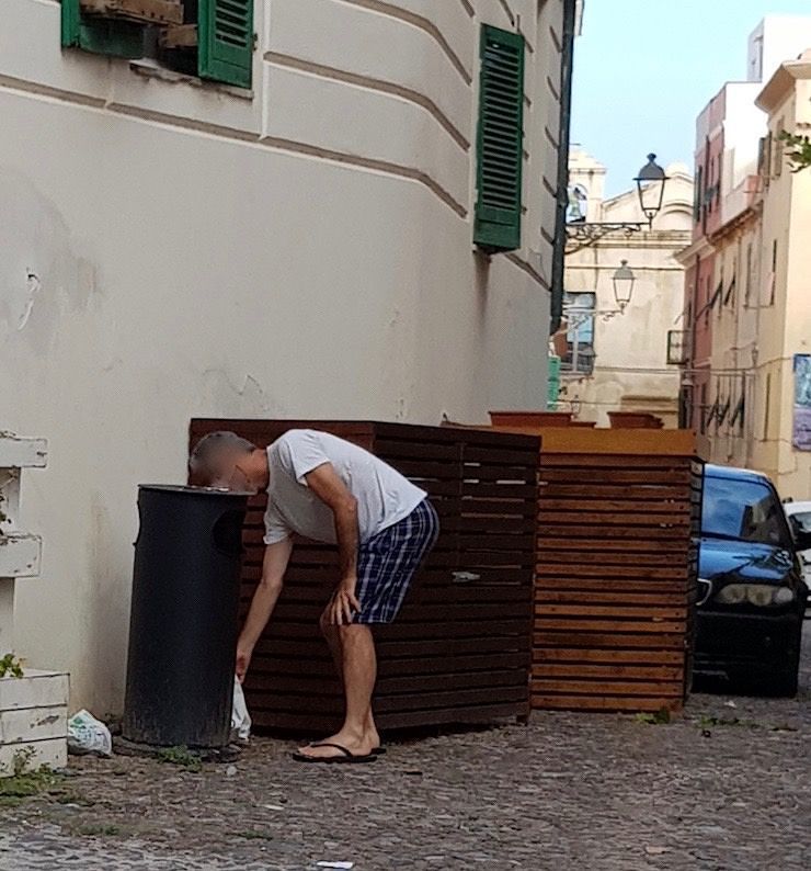 Sardegna, scoperto il furbetto insospettabile dell’indifferenziata: la denuncia del Wwf diventa virale