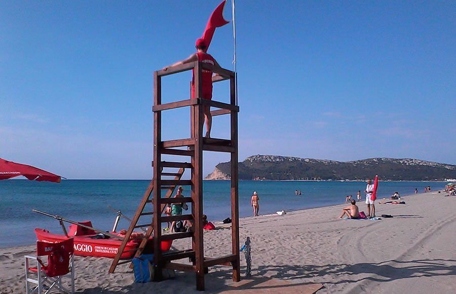 Litorale di Quartu, finalmente arrivano i bagnini: ecco le postazioni del salvamento a mare