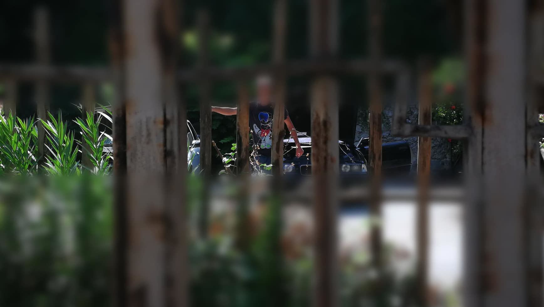 Cagliari, la città che non vogliamo più: giardini del Charanga occupati da uno strano parco macchine