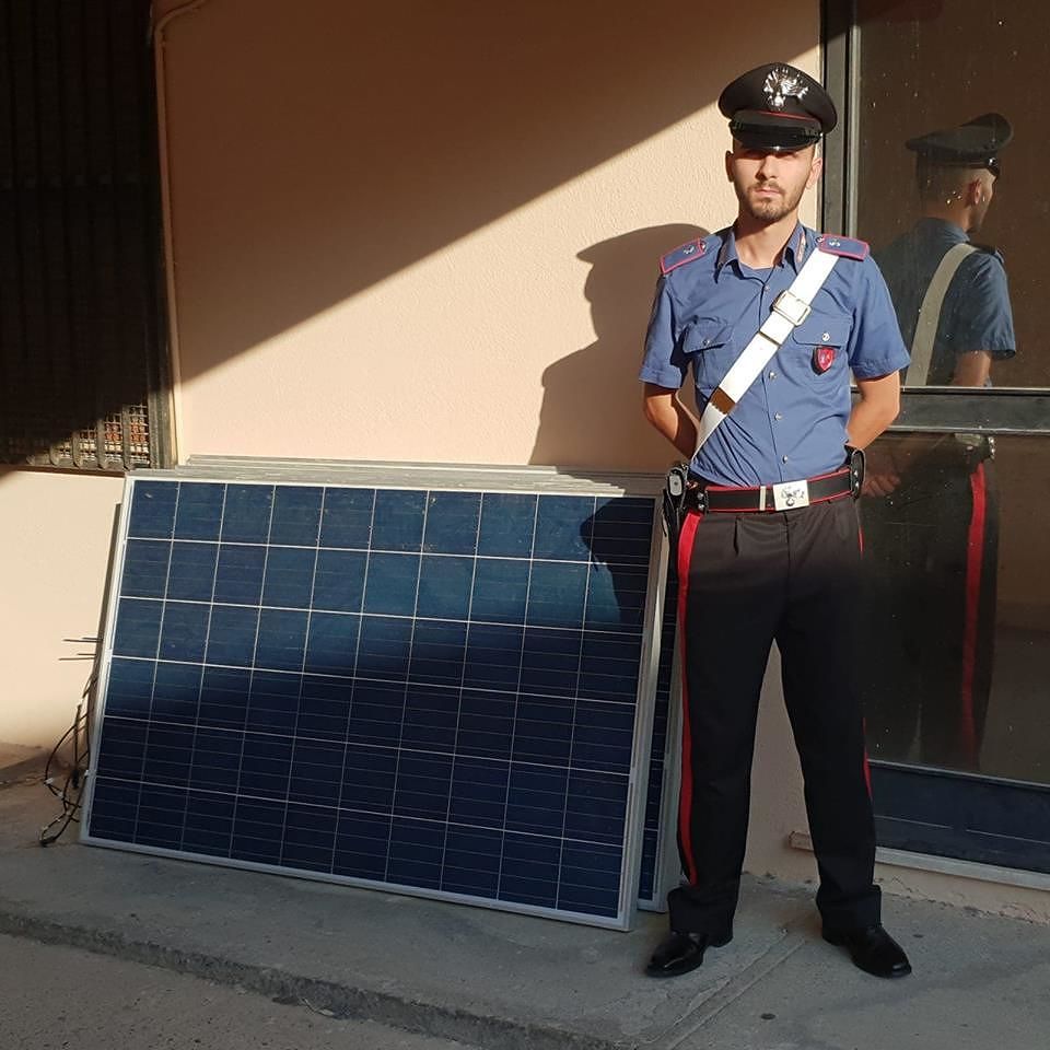 Sarroch, cerca di rubare 6 pannelli solari della Vodafone: 39enne di San Gavino Monreale in manette