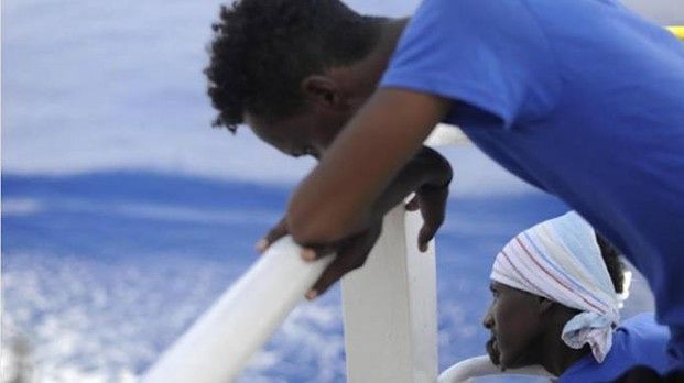 Aquarius, la nave dei migranti non approderà più in Italia. Salvini: “Finalmente, non siamo il campo profughi d’Europa”