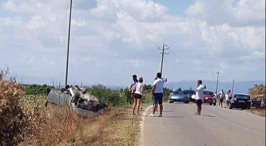 Auto finisce fuori strada e si ribalta sulla Sp 54, giovane di Serramanna ferito