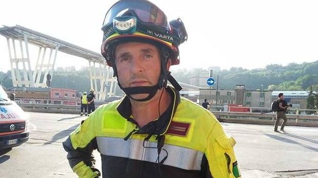 Ponte Genova, il pompiere sempre in prima linea: “Ho scavato con le mani, un incubo”