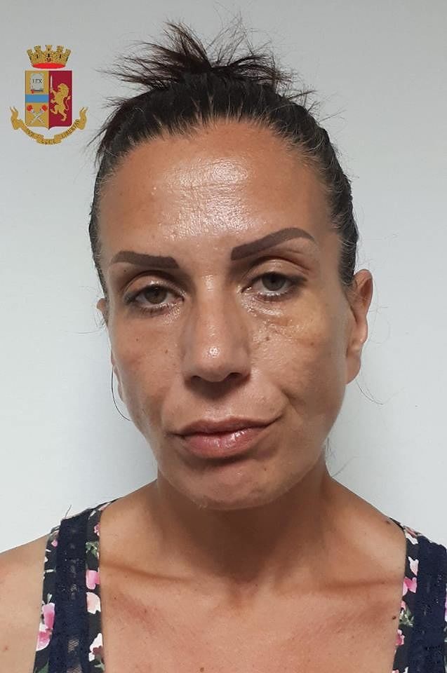 Cagliari, coltiva marijuana dentro la casa popolare: 41enne di Sant’Elia in manette