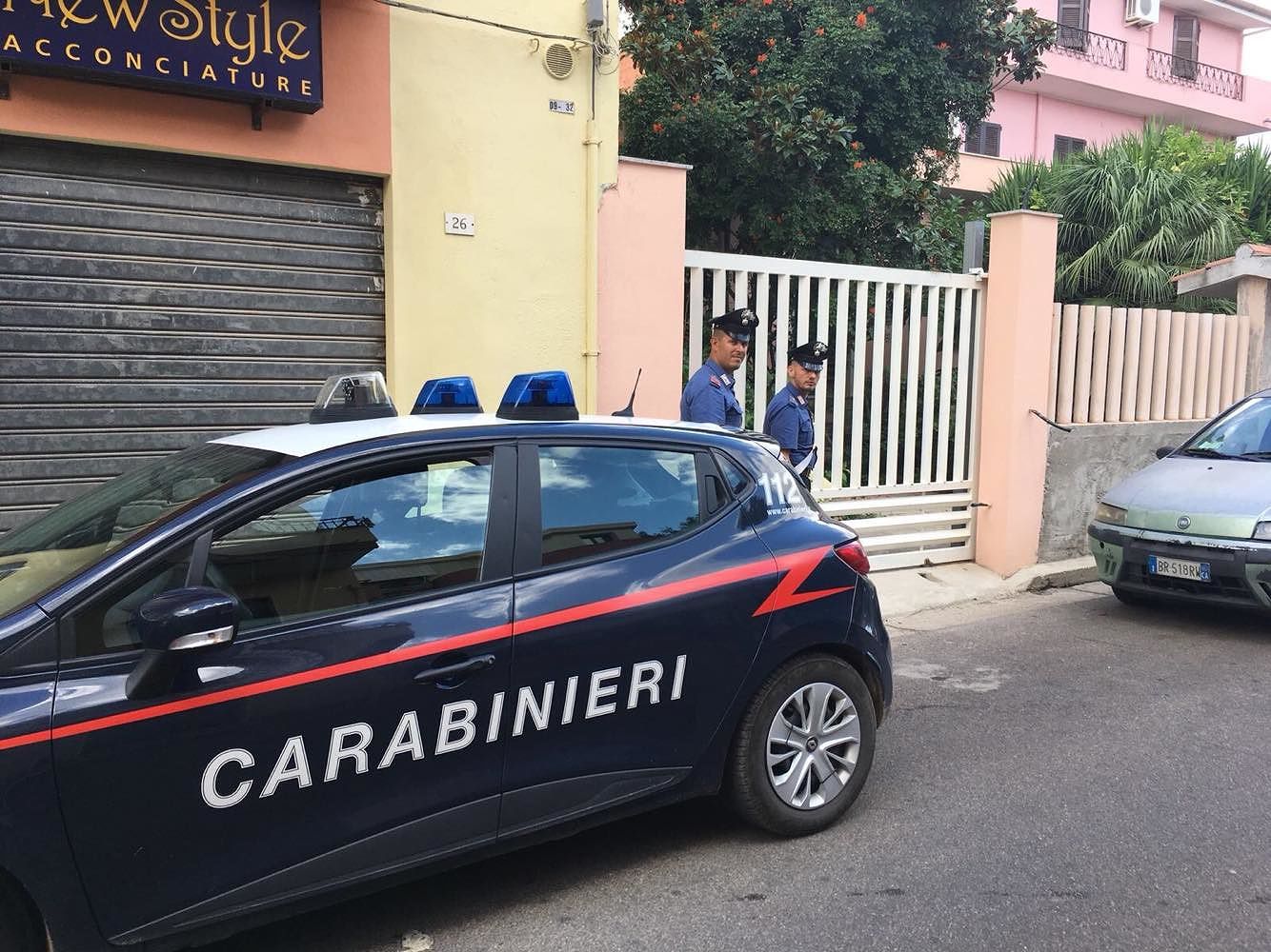 Guai a parcheggiare vicino a casa sua, minacce e aggressioni: in manette 38enne a Capoterra