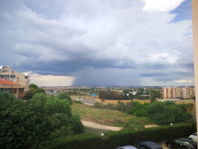 Tuoni forti su Cagliari, ecco la cella temporalesca che fa paura fotografata da Su Planu
