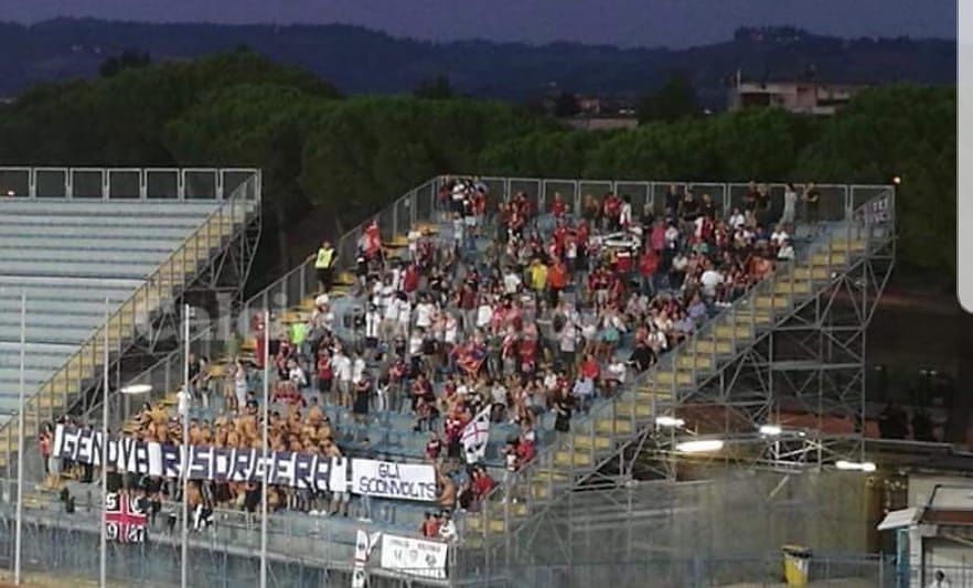 “Genova risorgerà!”, il bellissimo striscione degli Sconvolts Cagliari sugli spalti di Empoli