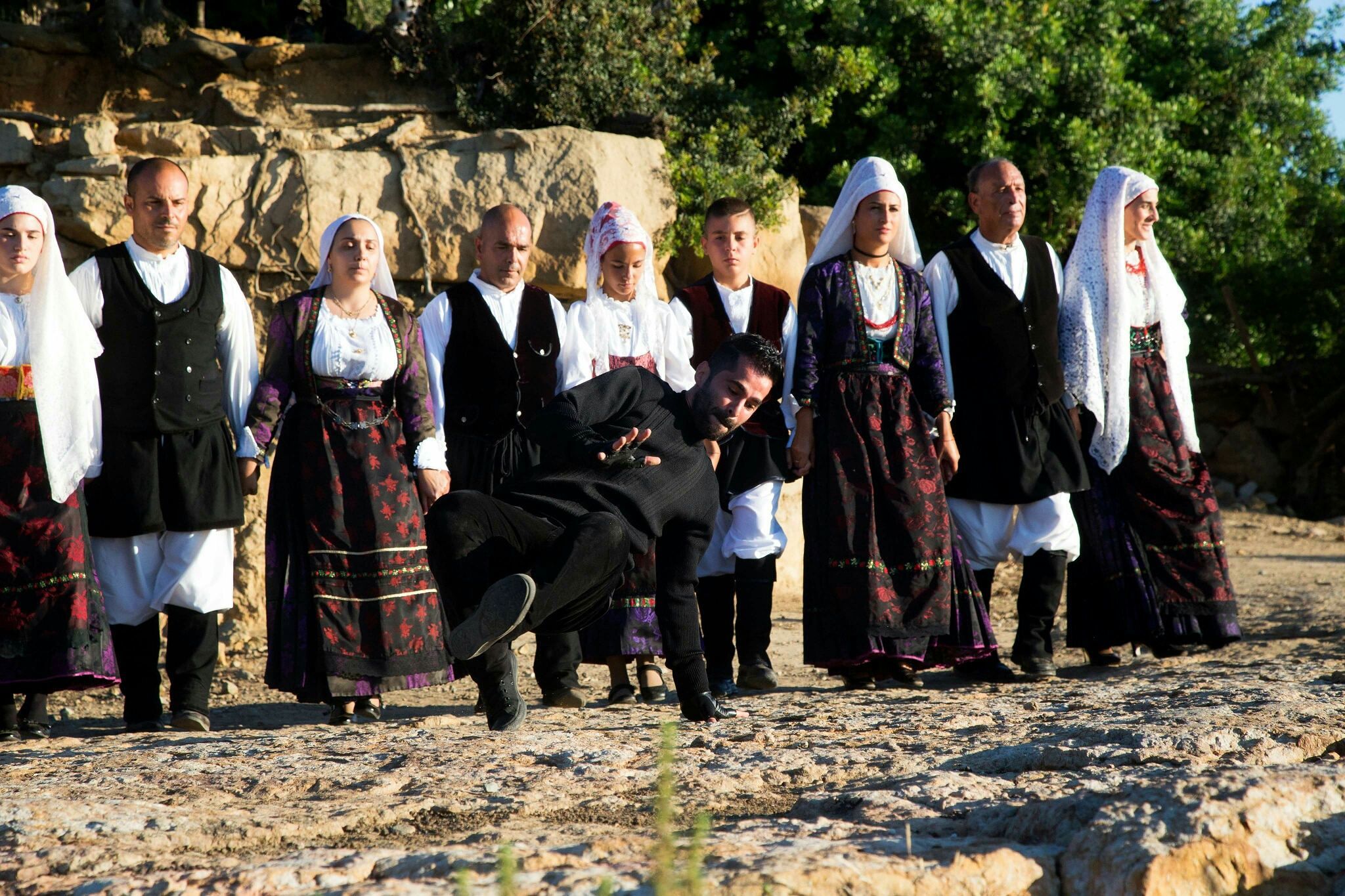 Fabio Medda, osteopata e ballerino: “Così unisco break dance e ballo sardo in un’unica danza” (VIDEO)