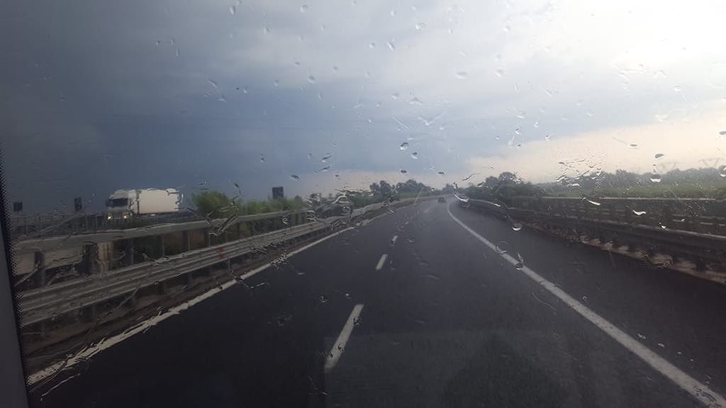 Pioggia forte e maltempo nell’Oristanese: le foto in diretta dei nostri lettori da Terralba e Uras