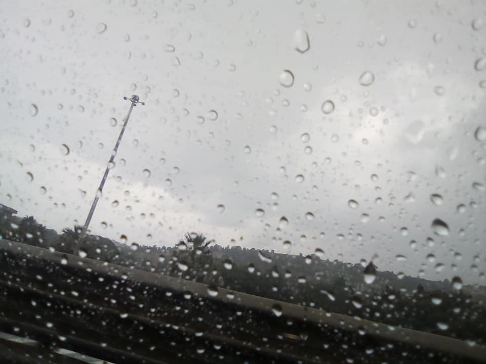 Violento nubifragio su Cagliari e hinterland: bomba d’acqua sulla città, incubo allagamenti