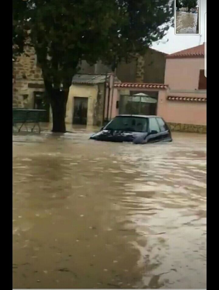 Violento nubifragio a Barumini, le strade si trasformano in corsi d’acqua