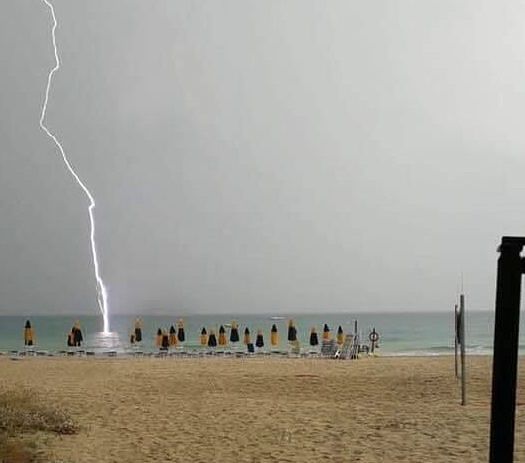 Maltempo nell’Isola, 4 mila euro per un ferragosto sotto la pioggia: turisti beffati