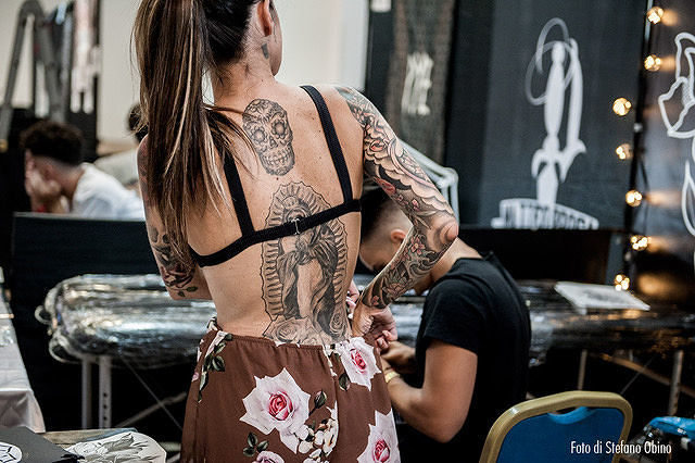 Tattoo Convention, duemila visitatori all’apertura: tutti pazzi per le nuove tendenze dei tatuaggi sardi