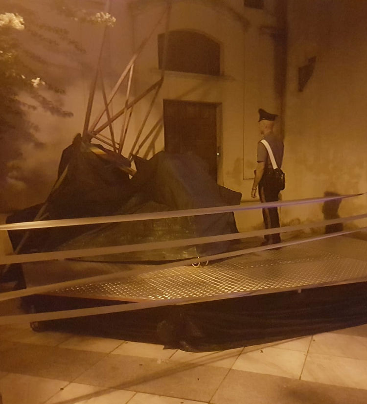 Pula, si rompe la giostra del Luna Park: paura per una decina di ragazzi