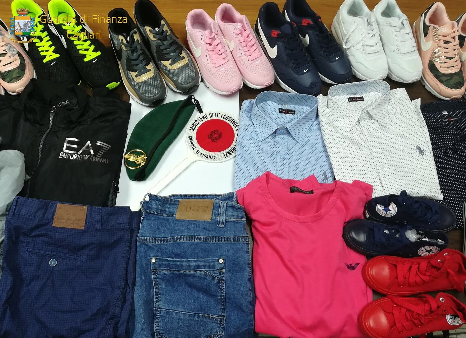 Villasimius, una ragazzina di 14 anni impiegata in una bancarella in spiaggia: denunciato il padre