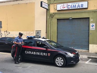 Cagliari, gambiano denunciato dopo la rissa con 2 commercianti e il titolare del sexy  shop
