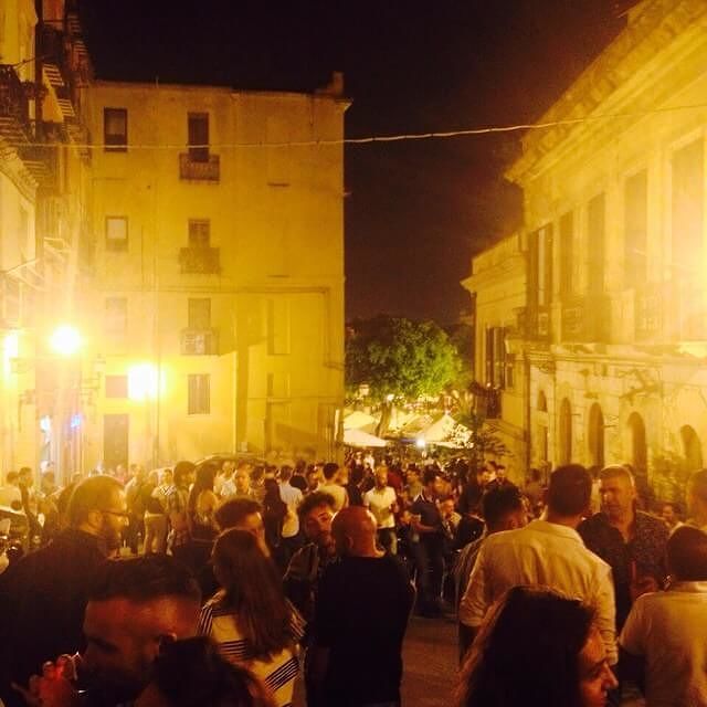 Cagliari, movida e baccano a Santa Chiara: stop ai tavolini per un mese a tre locali