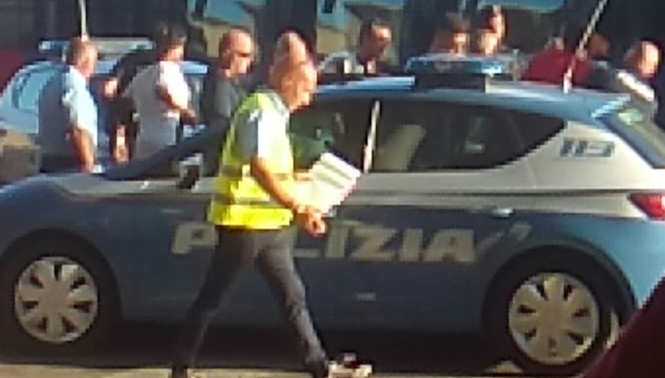 Cagliari, 3 nigeriani senza biglietto sul pullman Arst: scoppia un litigio con i controllori