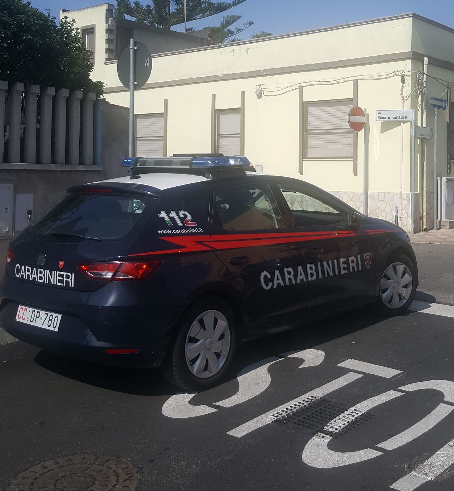 Pirri, colpi di pistola contro la casa di un pensionato: è caccia ai giovani a bordo di una BMW