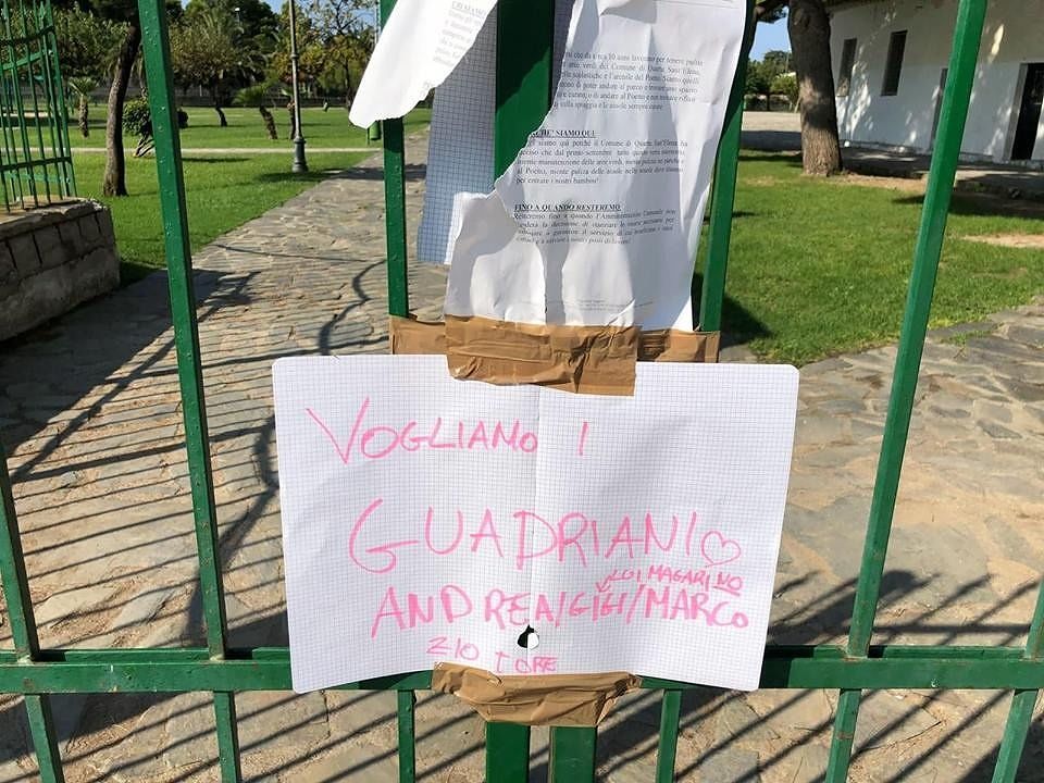 Quartu, immondezza e degrado nei parchi senza giardinieri: “La beffa oltre al dramma dei licenziamenti”