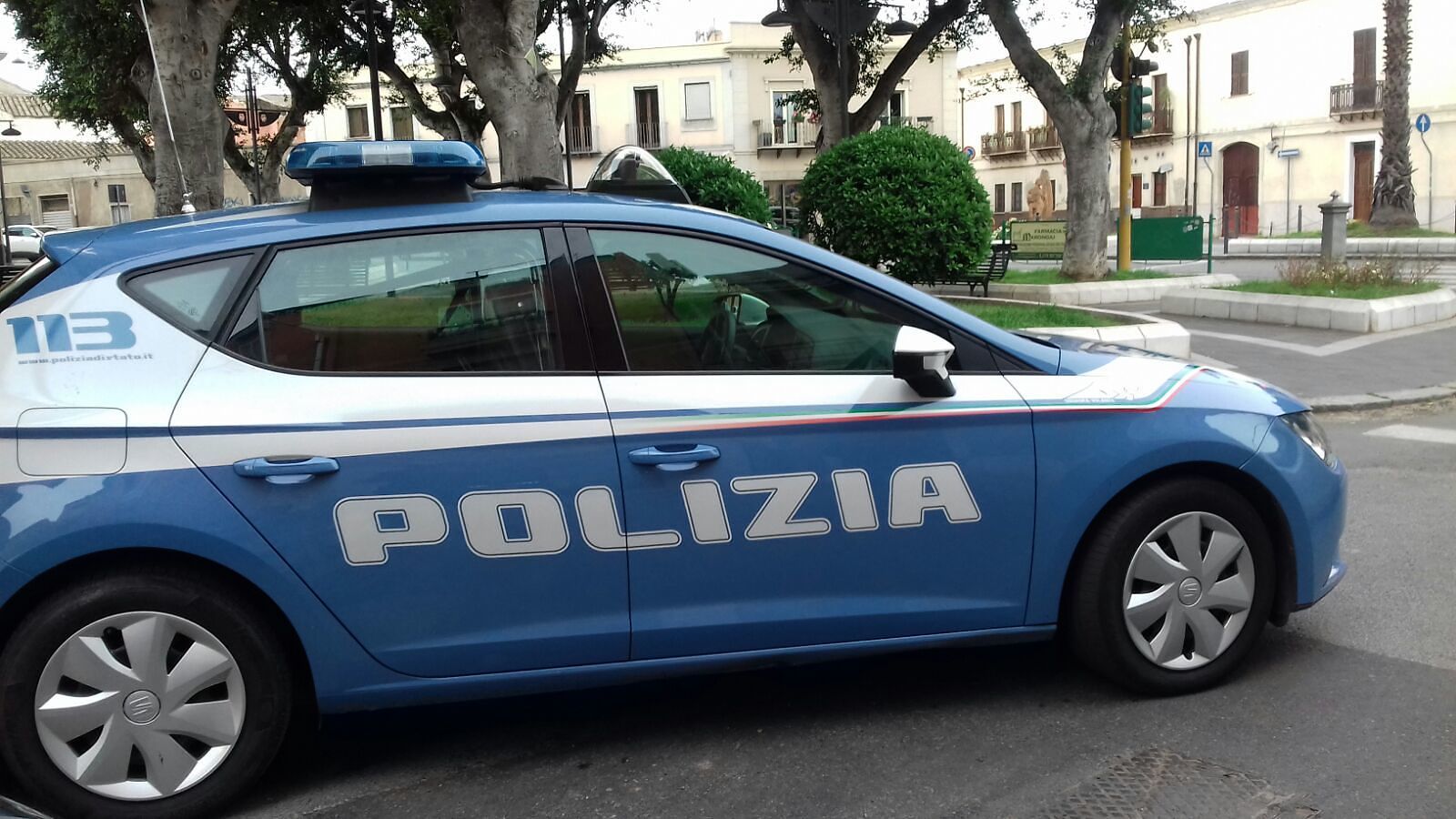 Rubano pneumatici da auto in sosta in via Cadello, coppia di ladri in arresto