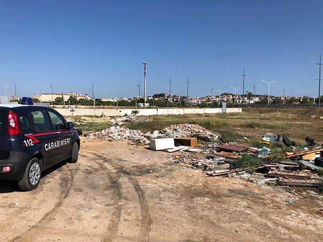 Una maxi discarica abusiva accanto all’Arena Sant’Elia: scoperta dal blitz dei carabinieri