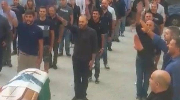 Saluti romani al funerale in Sardegna: esplode la polemica. Ganau: atto gravissimo