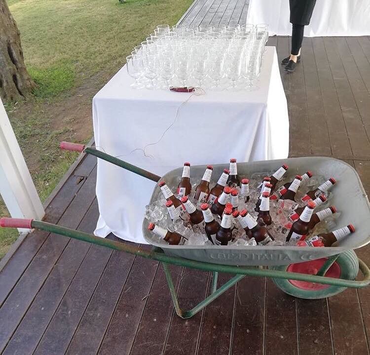 Altro che matrimonio di Fedez e Ferragni, la magia delle nozze in Sardegna: una carriola di Ichnusa