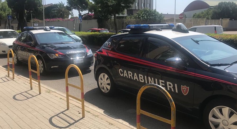Elmas, ubriaco sulla Ss 130 rifiuta il test etilometrico e aggredisce i carabinieri