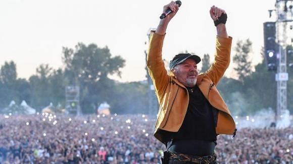Vasco Rossi torna in concerto in Sardegna: l’annuncio ai fan dal suo profilo Instagram