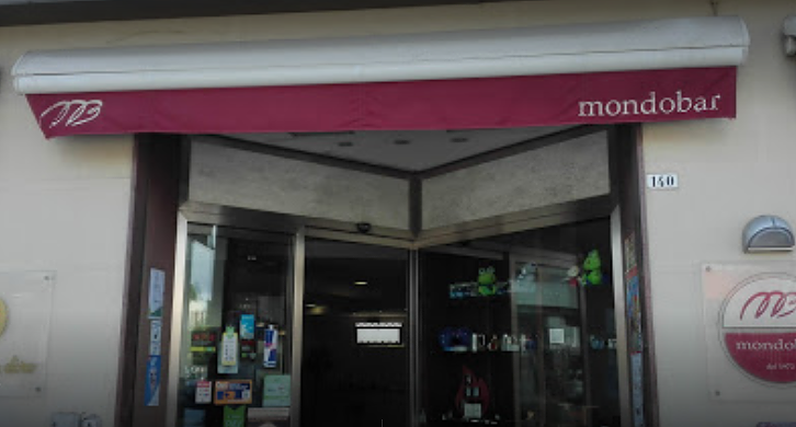 Cagliari, bacio vietato a due ragazze, la titolare del bar: “Ma quale omofobia? Hanno esagerato”