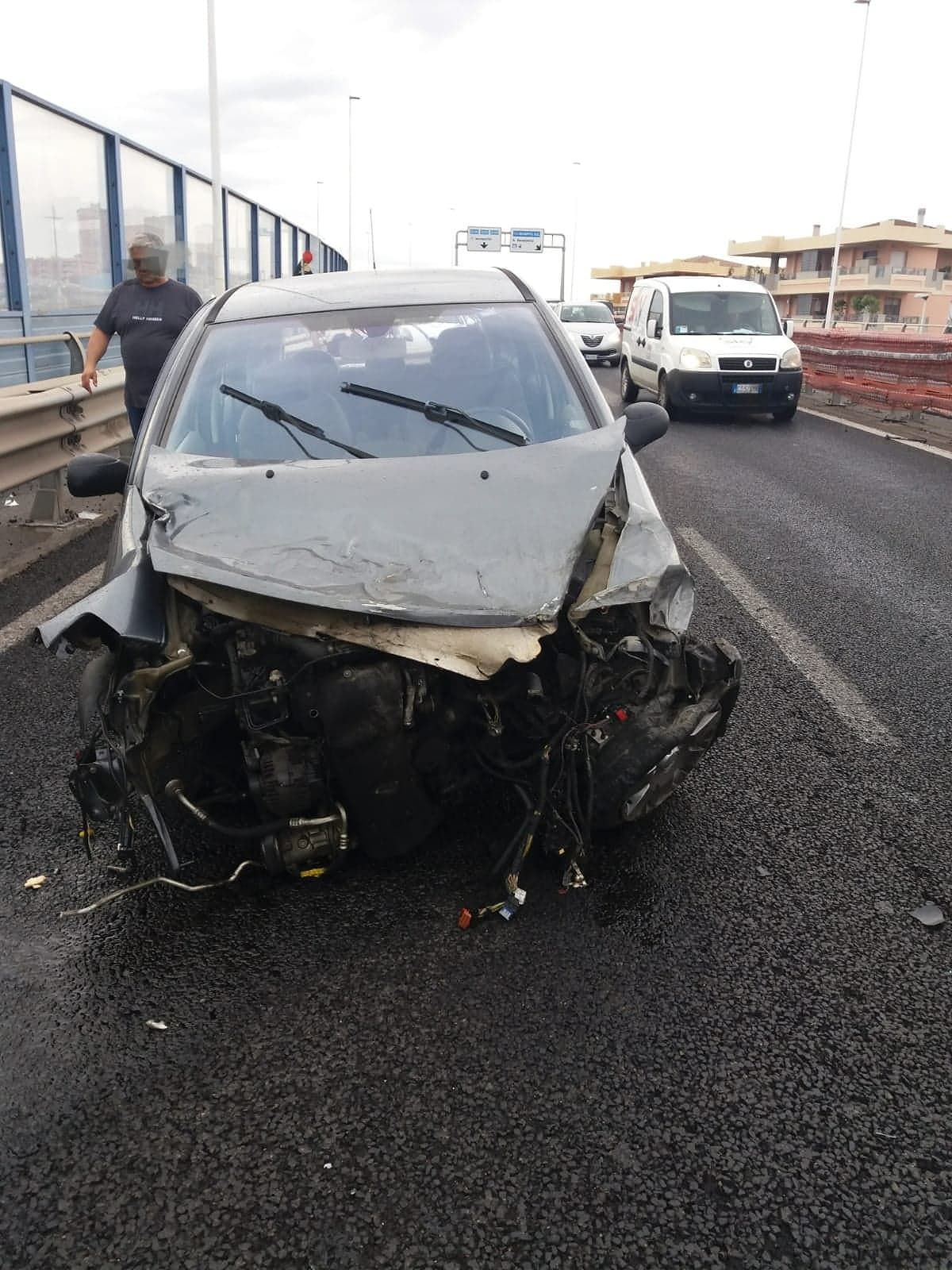 Cagliari, urta il guard rail sull’asse mediano: muore una donna