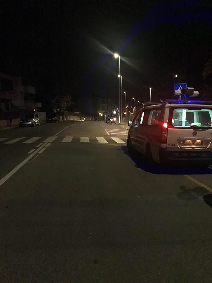 Cagliari, portapizze investe una ragazzina di 15 anni sulle strisce: entrambi in ospedale