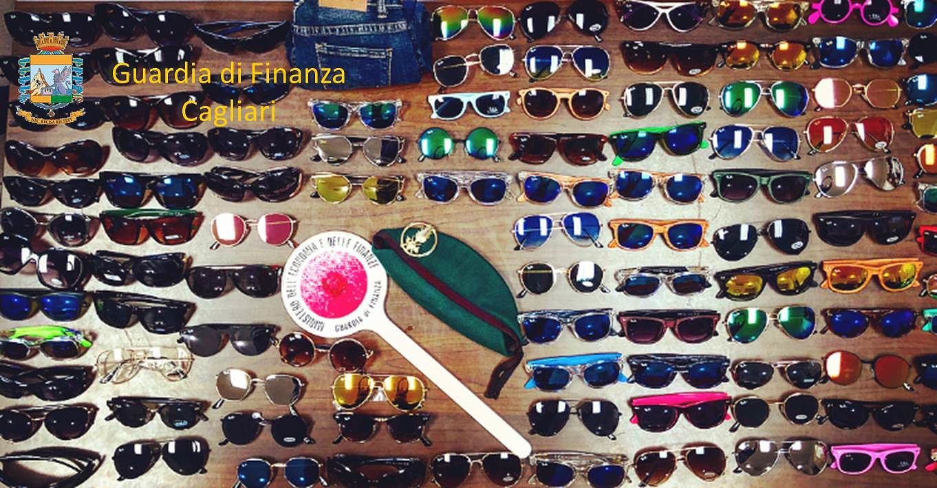 Controlli in spiaggia a Villasimius, sequestrati 100 articoli contraffatti