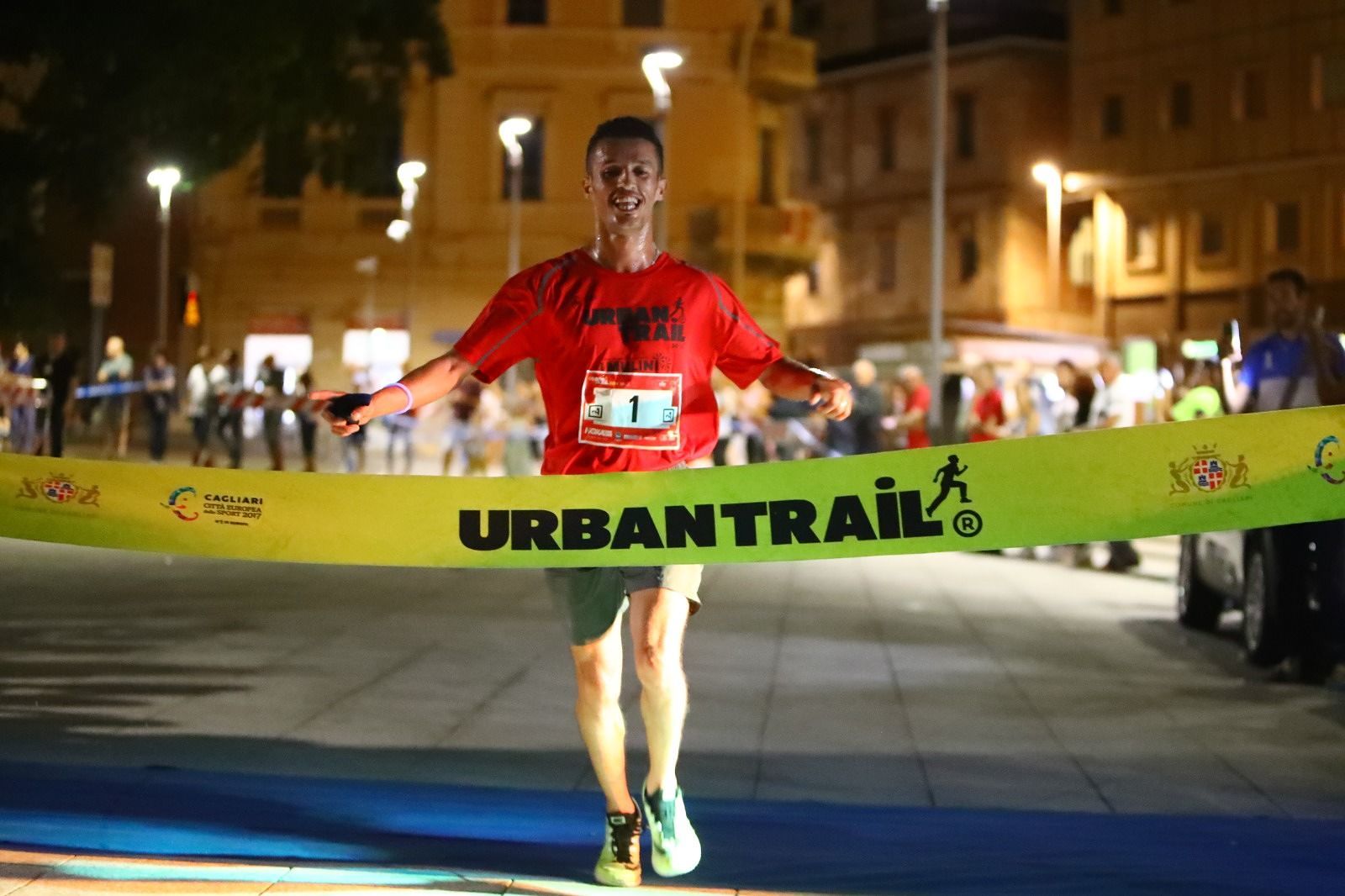 Cagliari Urban Trail, 1500 partecipanti nel sabato notte: Qualid Abdelkader vince allo sprint