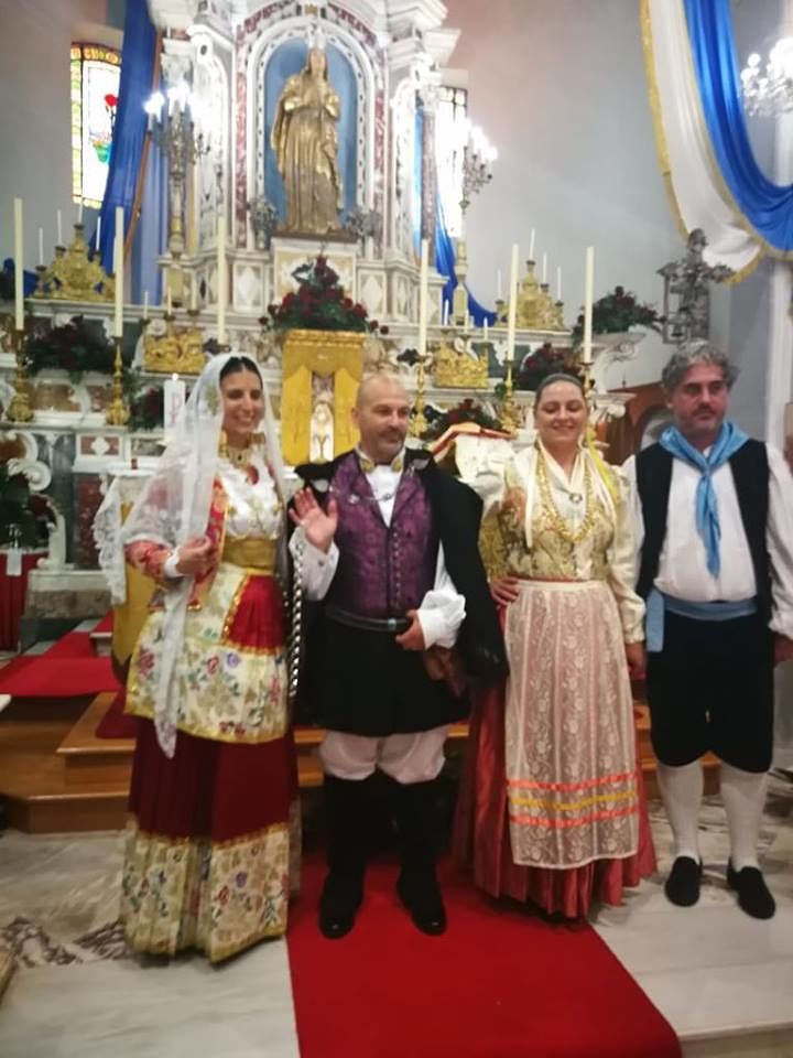Matrimonio Selargino, il sogno d’amore di Alessandro e Irene e gli sposi in catene (VIDEO)