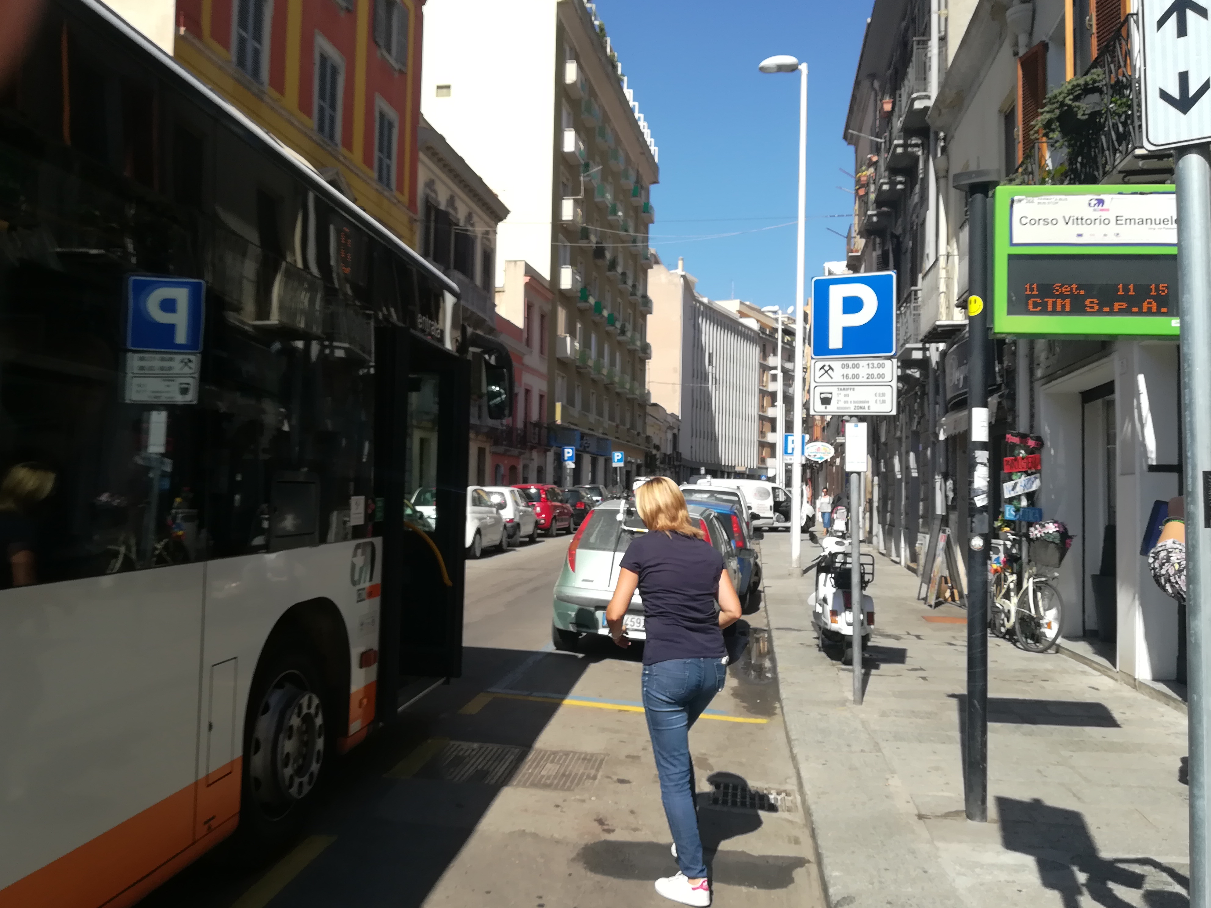 Cagliari, dopo 3 anni di proteste il Comune fa retromarcia: “La linea 1 di nuovo nel Corso”