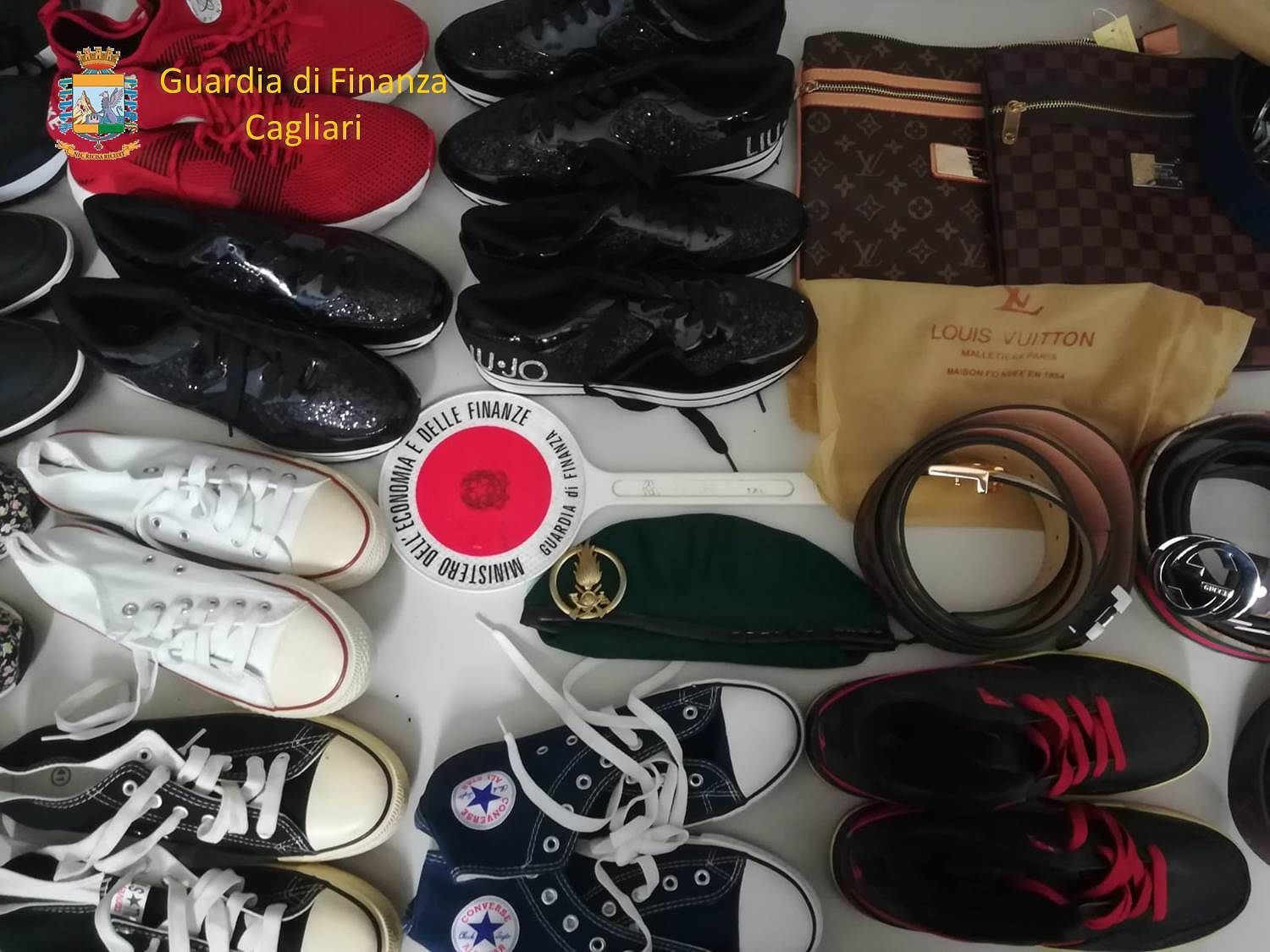 Lotta agli abusivi lungo i litorali, sequestrati 350 articoli a Villasimius