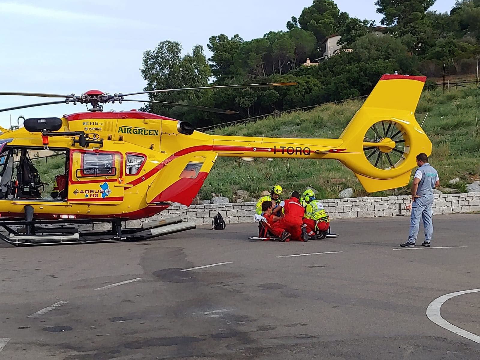 Castiadas, bimbo di 7 mesi ingerisce foglie di oleandro: al Brotzu con l’elisoccorso