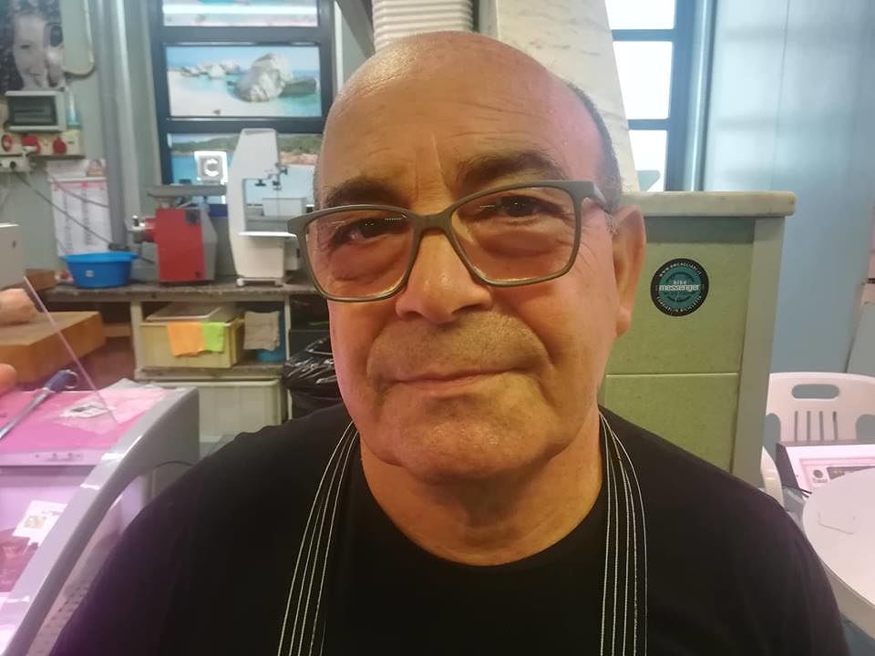 Efisio, storico macellaio del mercato di San Benedetto “La nuova legge sulla legittima difesa è urgente”