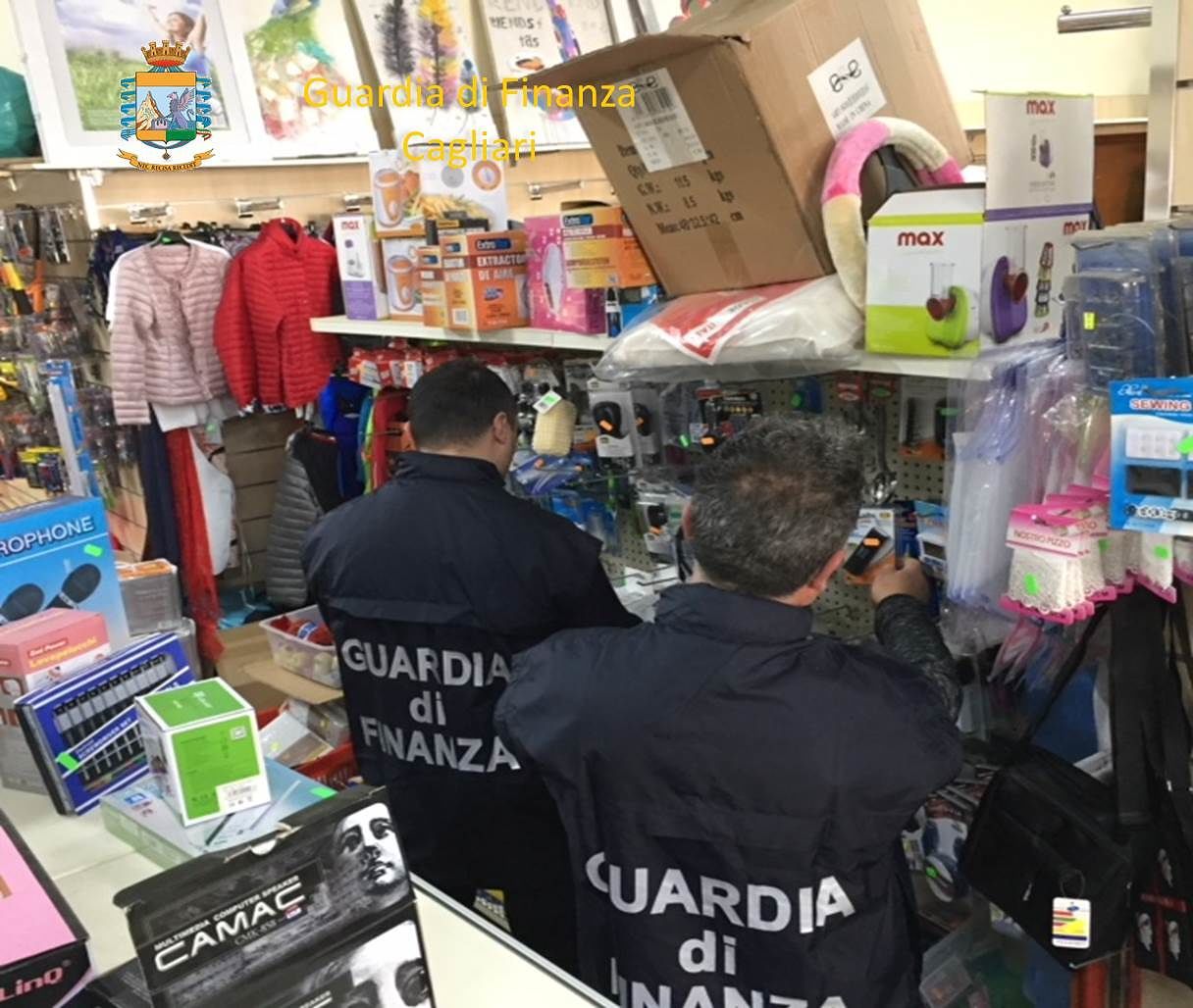 La finanza sequestra in un negozio a Selargius oltre 400 articoli tessili senza etichetta