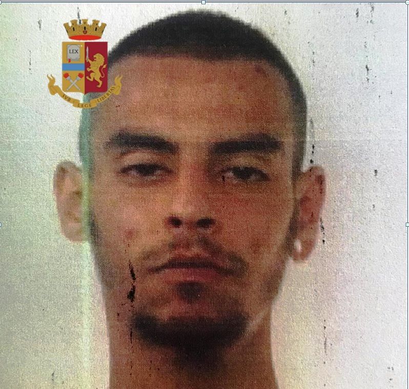 Cagliari, donna minacciata con una siringa e rapinata per pochi spiccioli