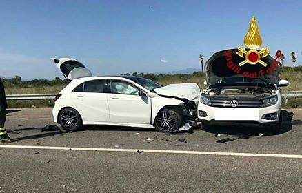 Assemini, scontro sulla provinciale: tre feriti