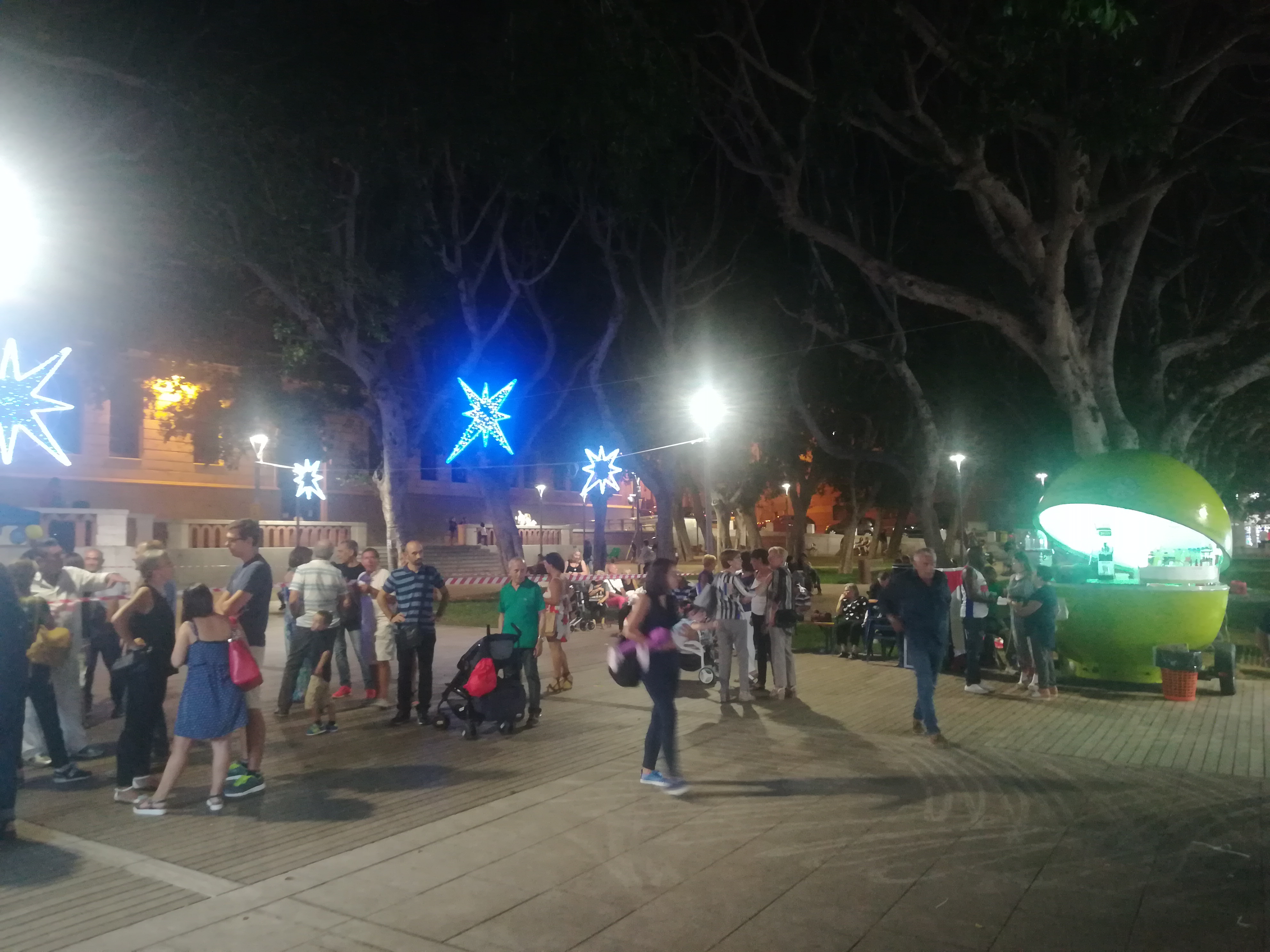 Il latino americano e la zumba conquistano Cagliari, in piazza Garibaldi si accende “Ballando sotto le stelle”