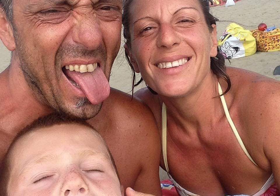 “Una spiaggia sarda in nome di Samuele”, commovente iniziativa per il bimbo morto a Genova