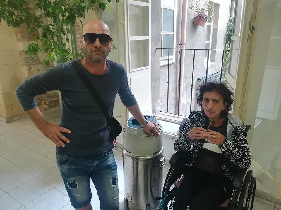 Manuele e Samuela di Cagliari, amore e disperazione: “Stiamo per finire nella strada”