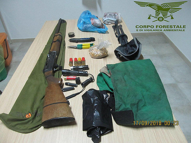 Teulada, denunciati due bracconieri: caccia notturna vietata, sequestrato anche un fucile
